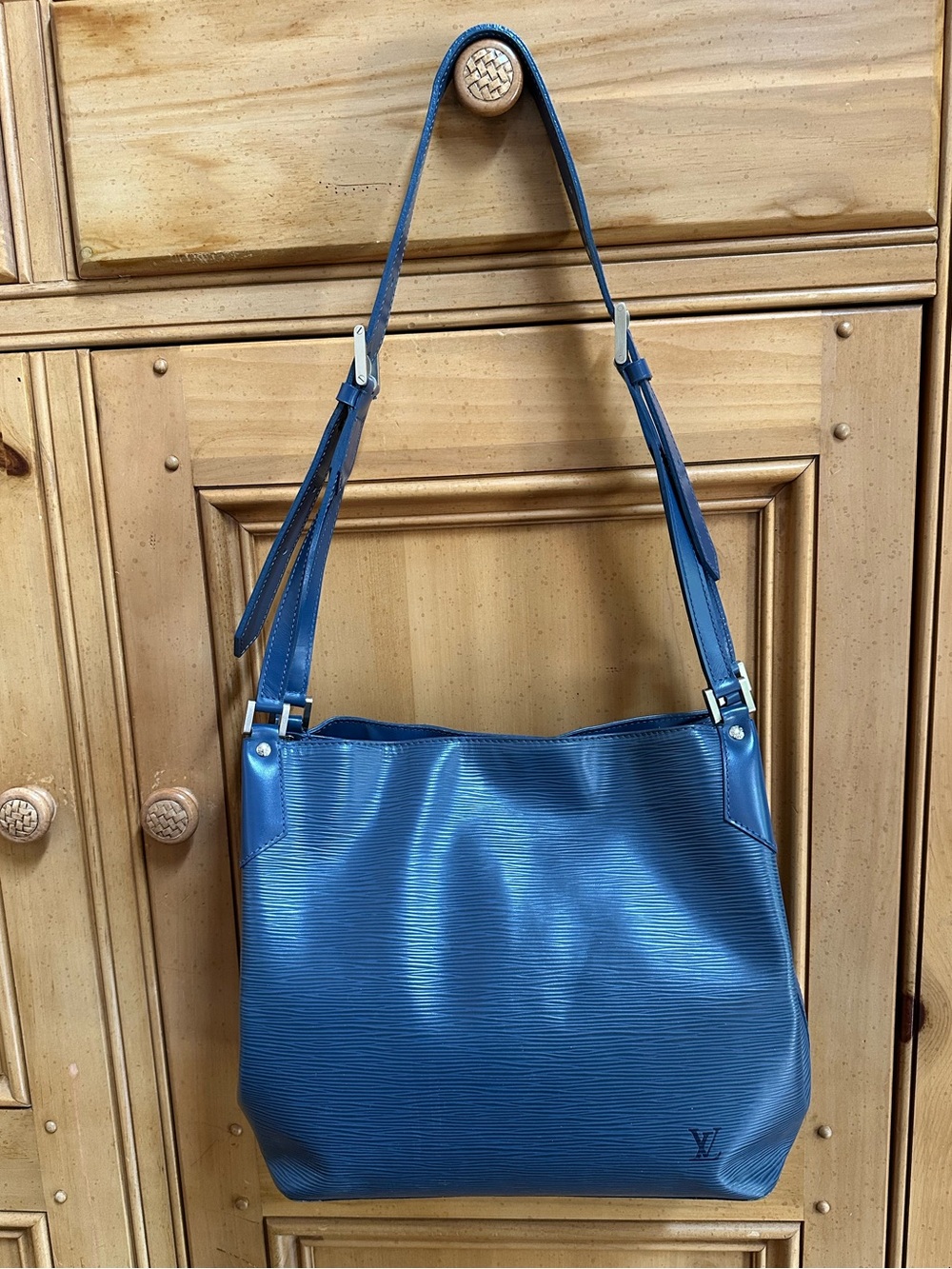 Authentic Louis Vuitton Blue Epi Leather Mandara MM Shoulder Bag
